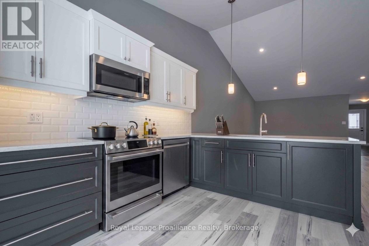 123 FARRINGTON CRESCENT - 5