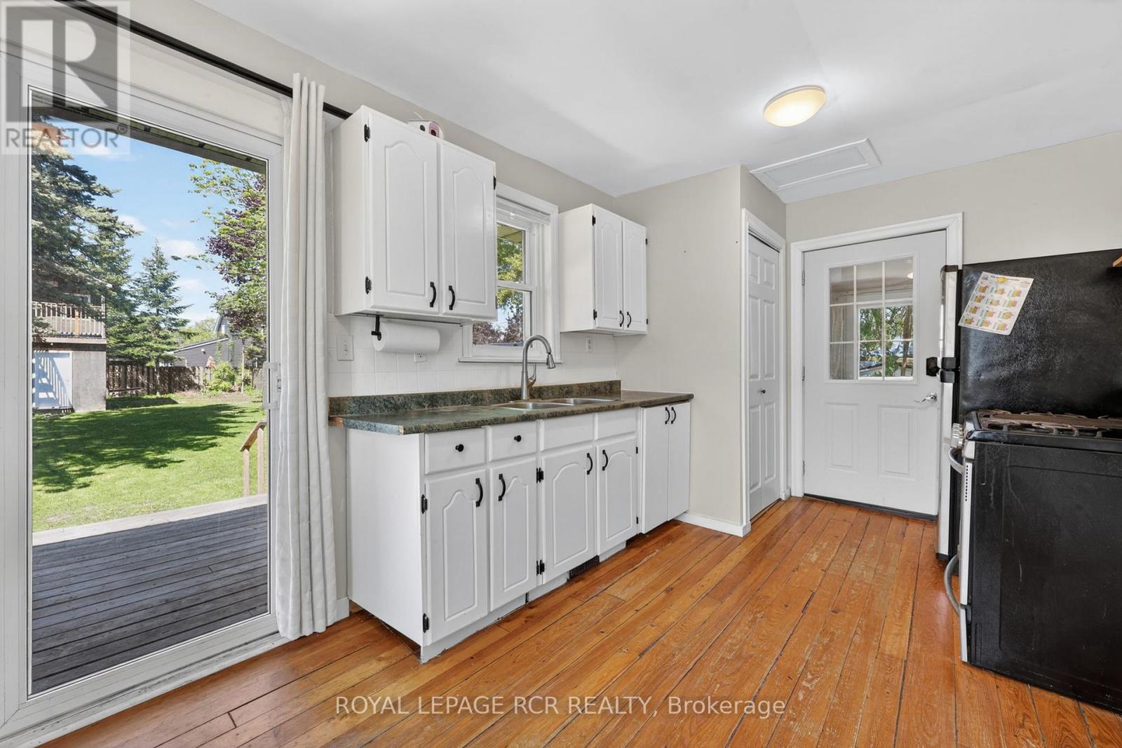 170 YOUNG STREET - 11