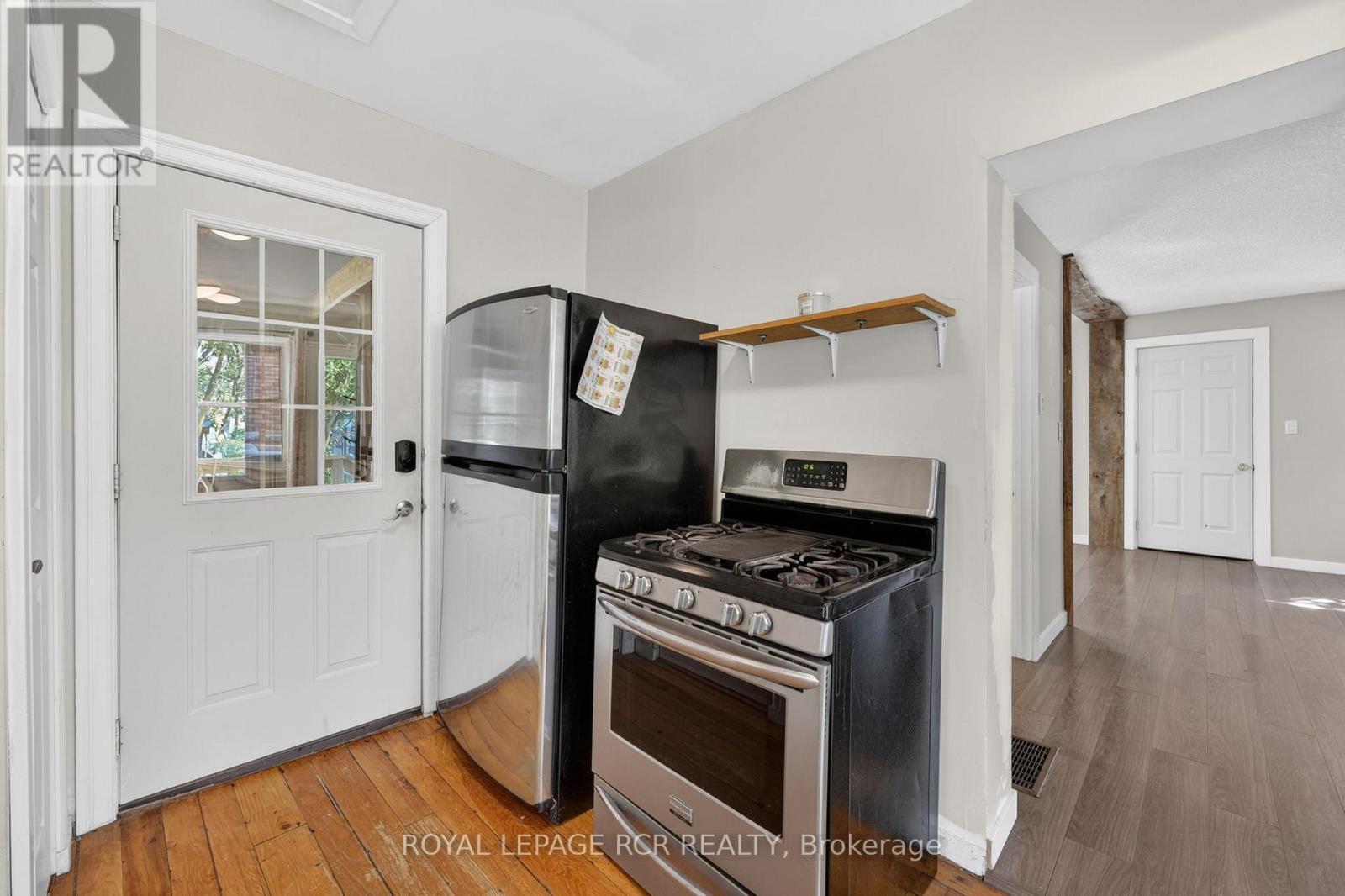 170 YOUNG STREET - 14