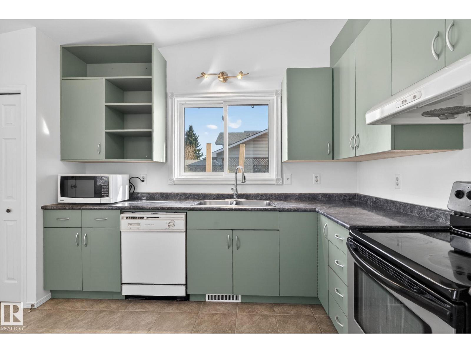 8403 190 ST NW - 19