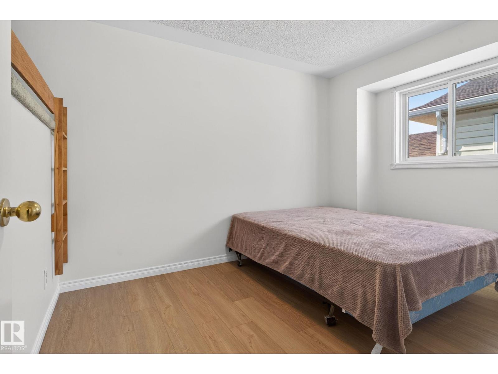 8403 190 ST NW - 37