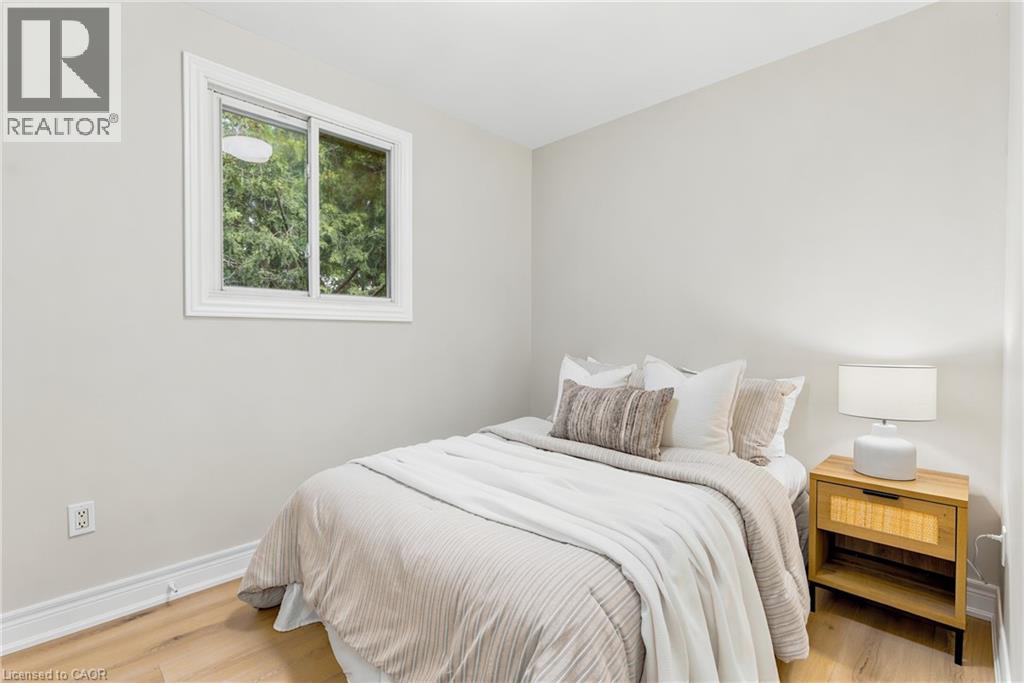 1553 NEWLANDS Crescent - 16