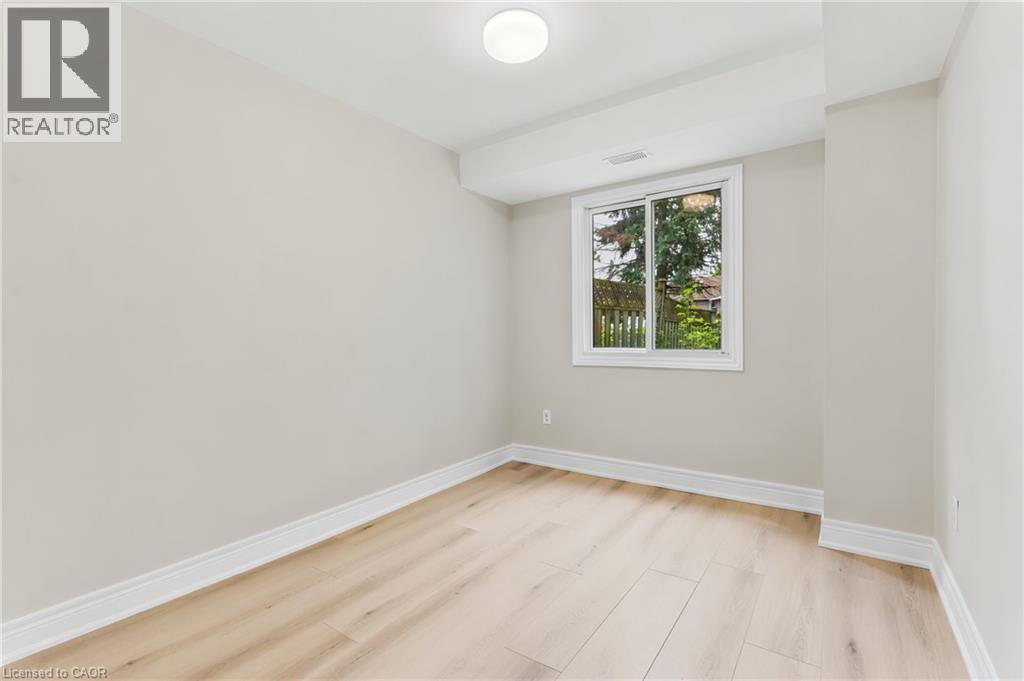 1553 NEWLANDS Crescent - 25