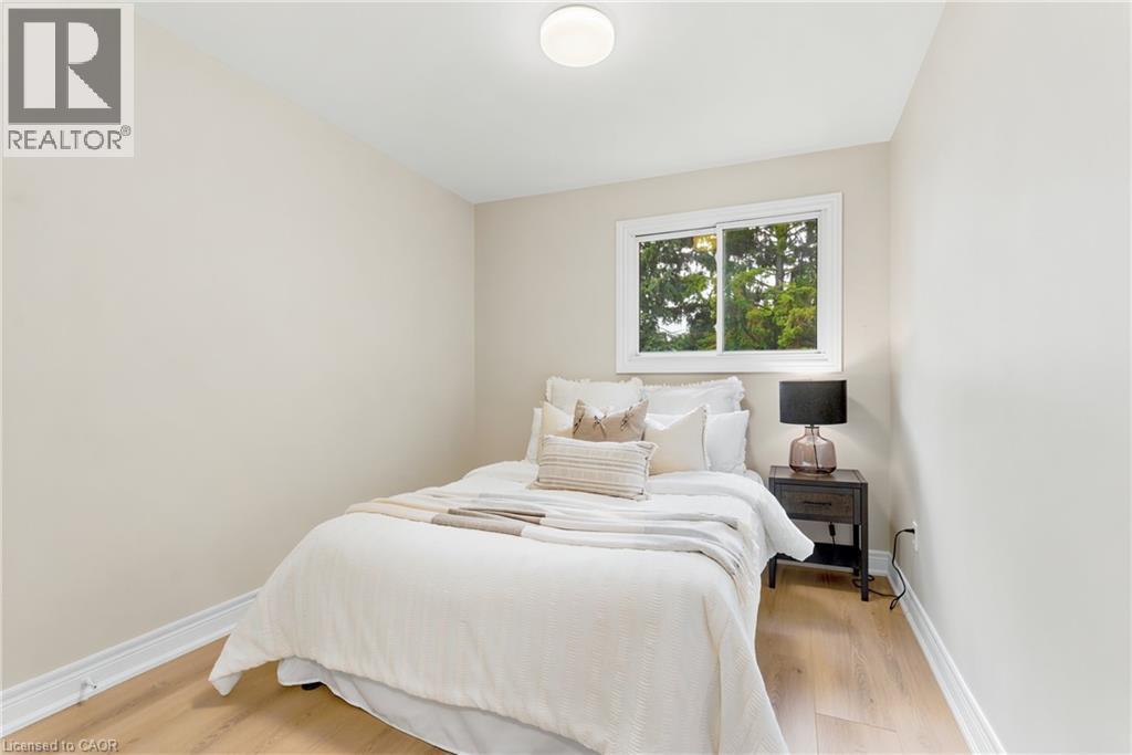 1553 NEWLANDS Crescent - 18