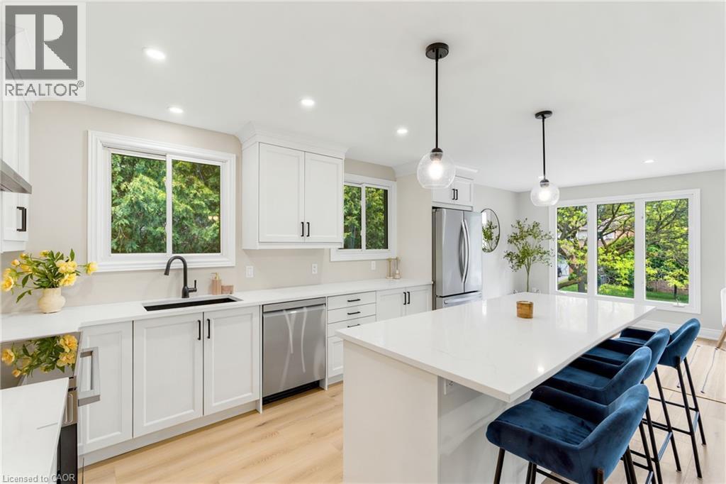 1553 NEWLANDS Crescent - 6