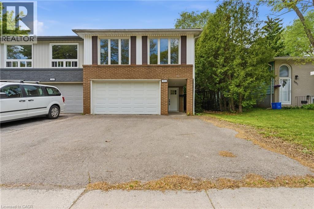 1553 NEWLANDS Crescent - Image 2