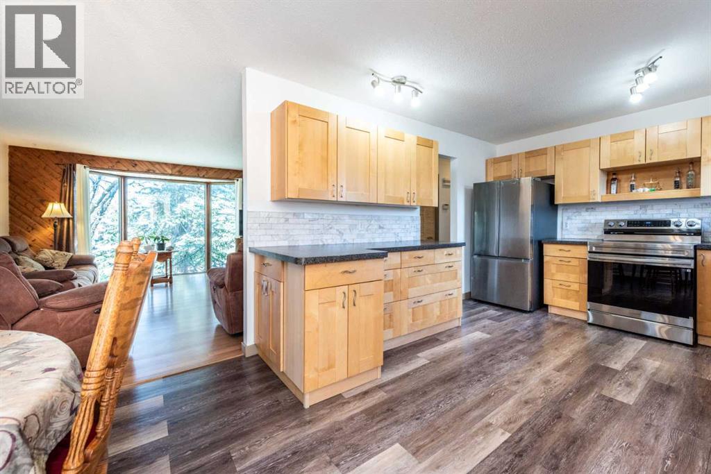 16 Rundleson Way NE - 13