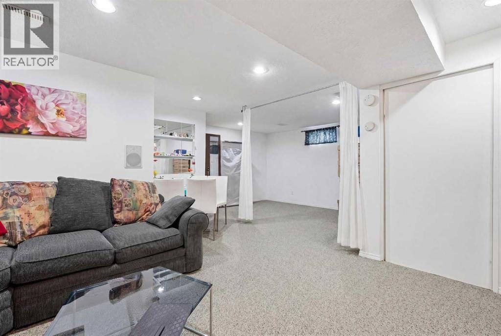 672 Macewan Drive NW - 23