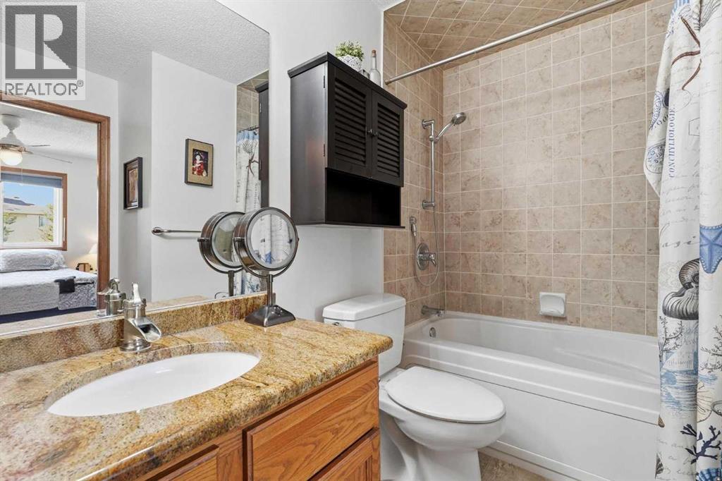 672 Macewan Drive NW - 20