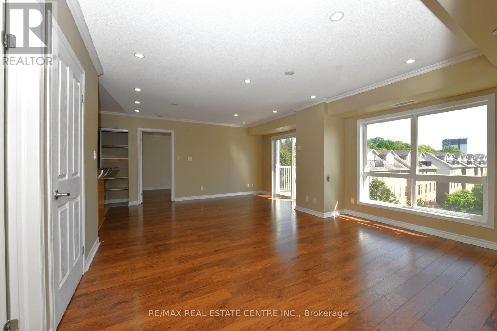 #418 8 HARRIS STREET - 6