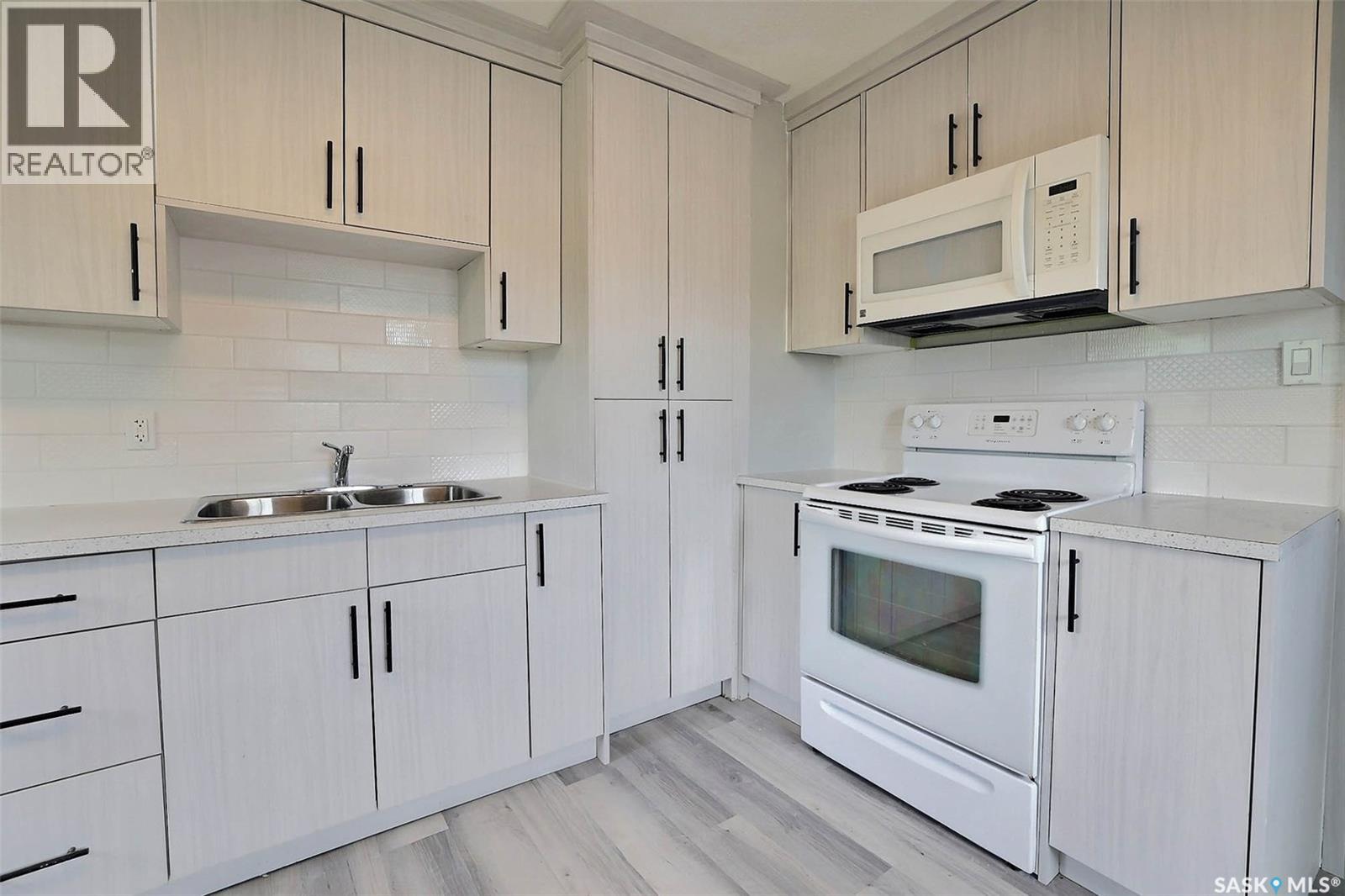 #650 Robinson STREET - 22