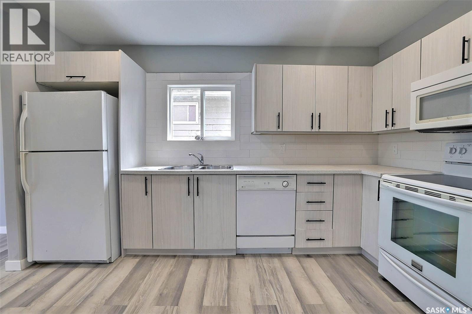 #650 Robinson STREET - Image 3