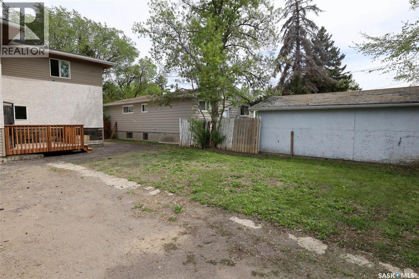 #650 Robinson STREET - 40