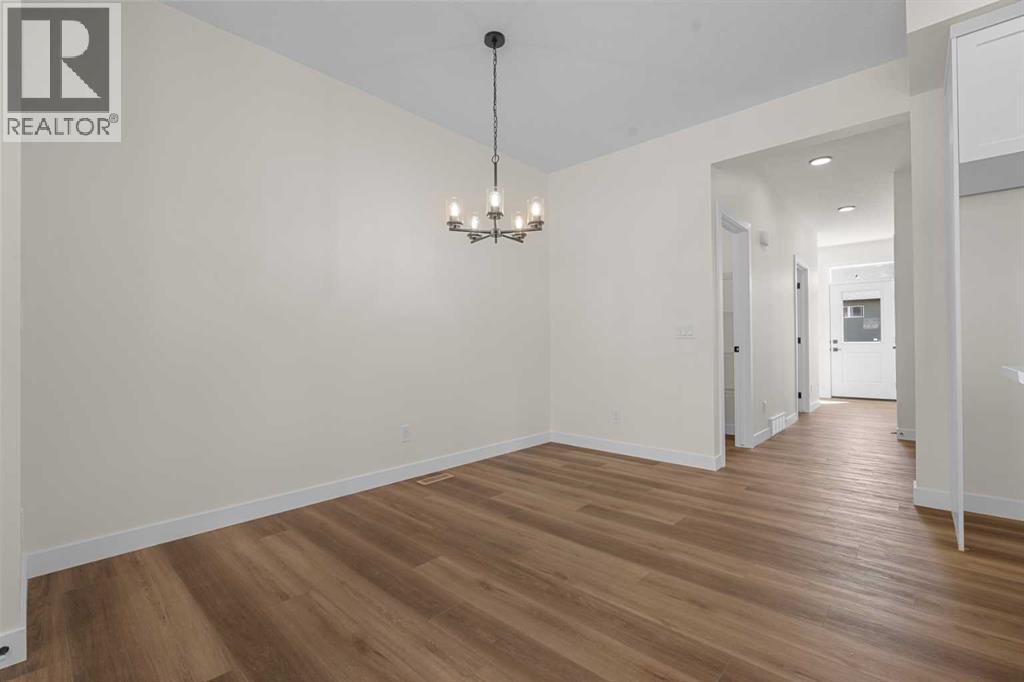 568 Buffaloberry Manor SE - 13