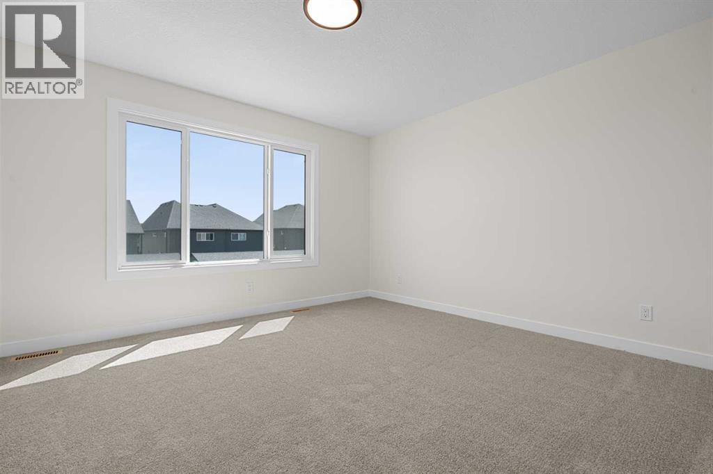 568 Buffaloberry Manor SE - 21