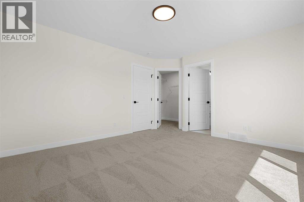 568 Buffaloberry Manor SE - 24