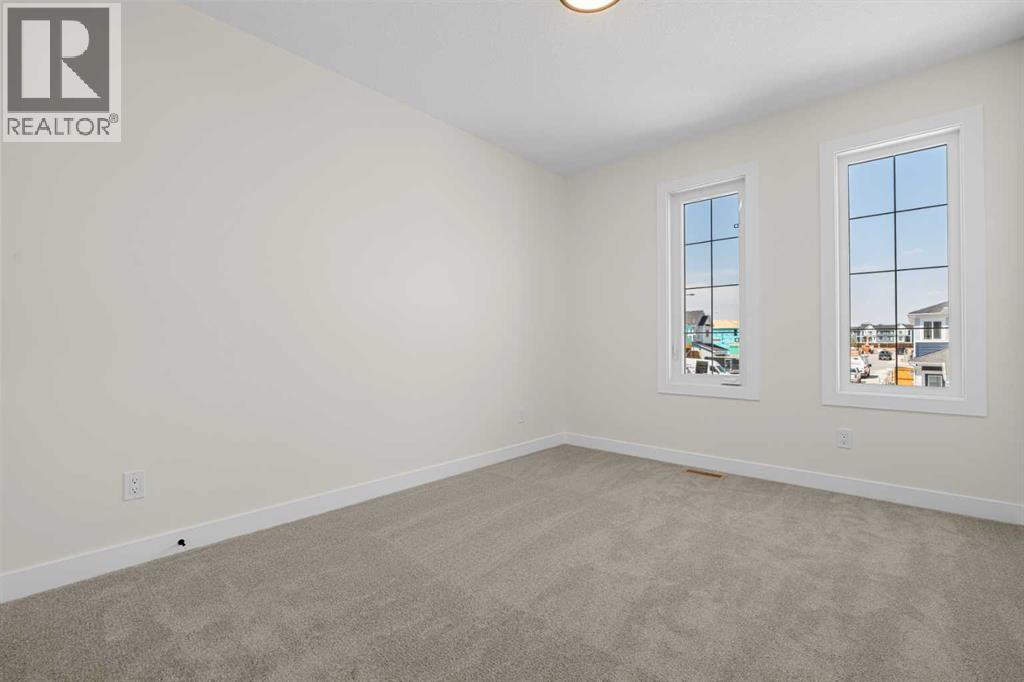 568 Buffaloberry Manor SE - 26
