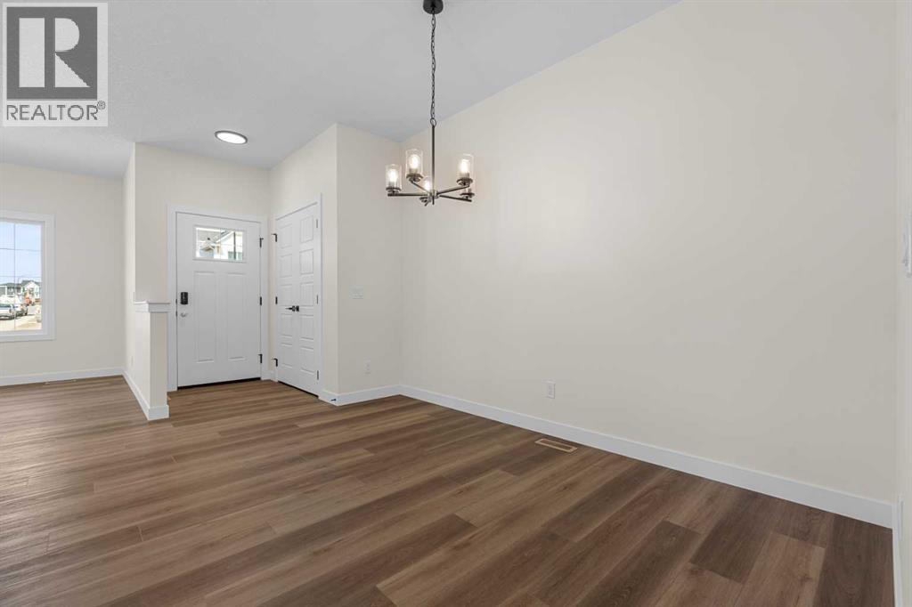 568 Buffaloberry Manor SE - Image 3
