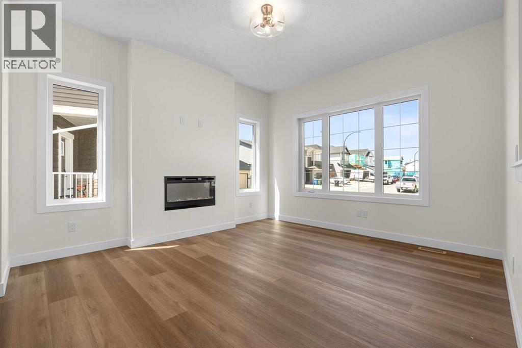 568 Buffaloberry Manor SE - 4