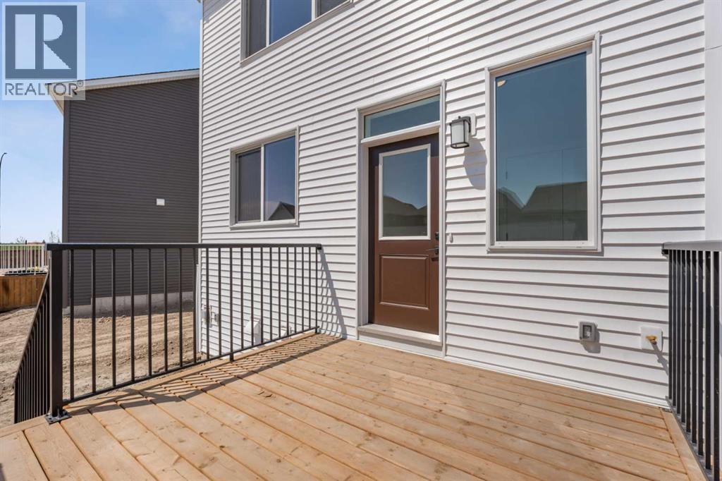568 Buffaloberry Manor SE - 44