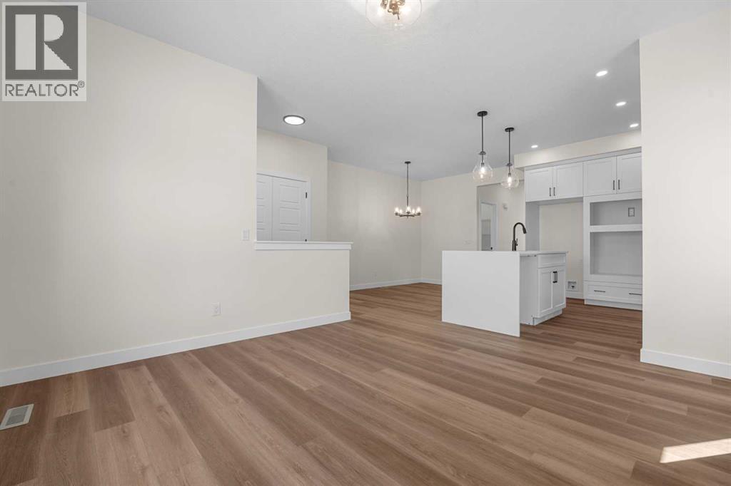 568 Buffaloberry Manor SE - 8