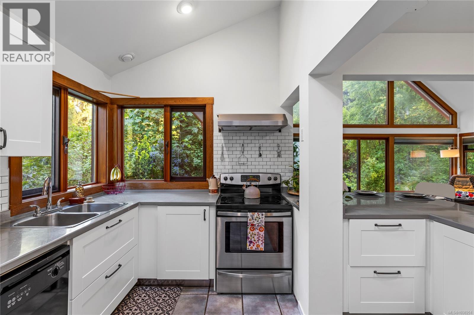 1352 Englishman River Rd - 21