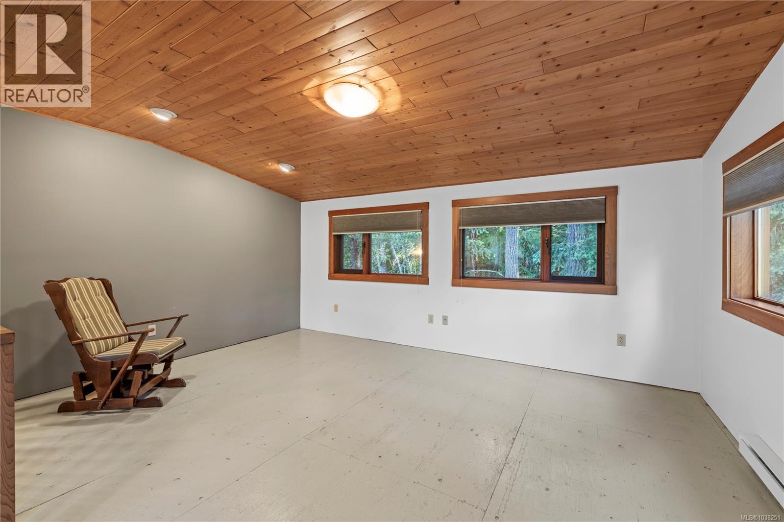 1352 Englishman River Rd - 32