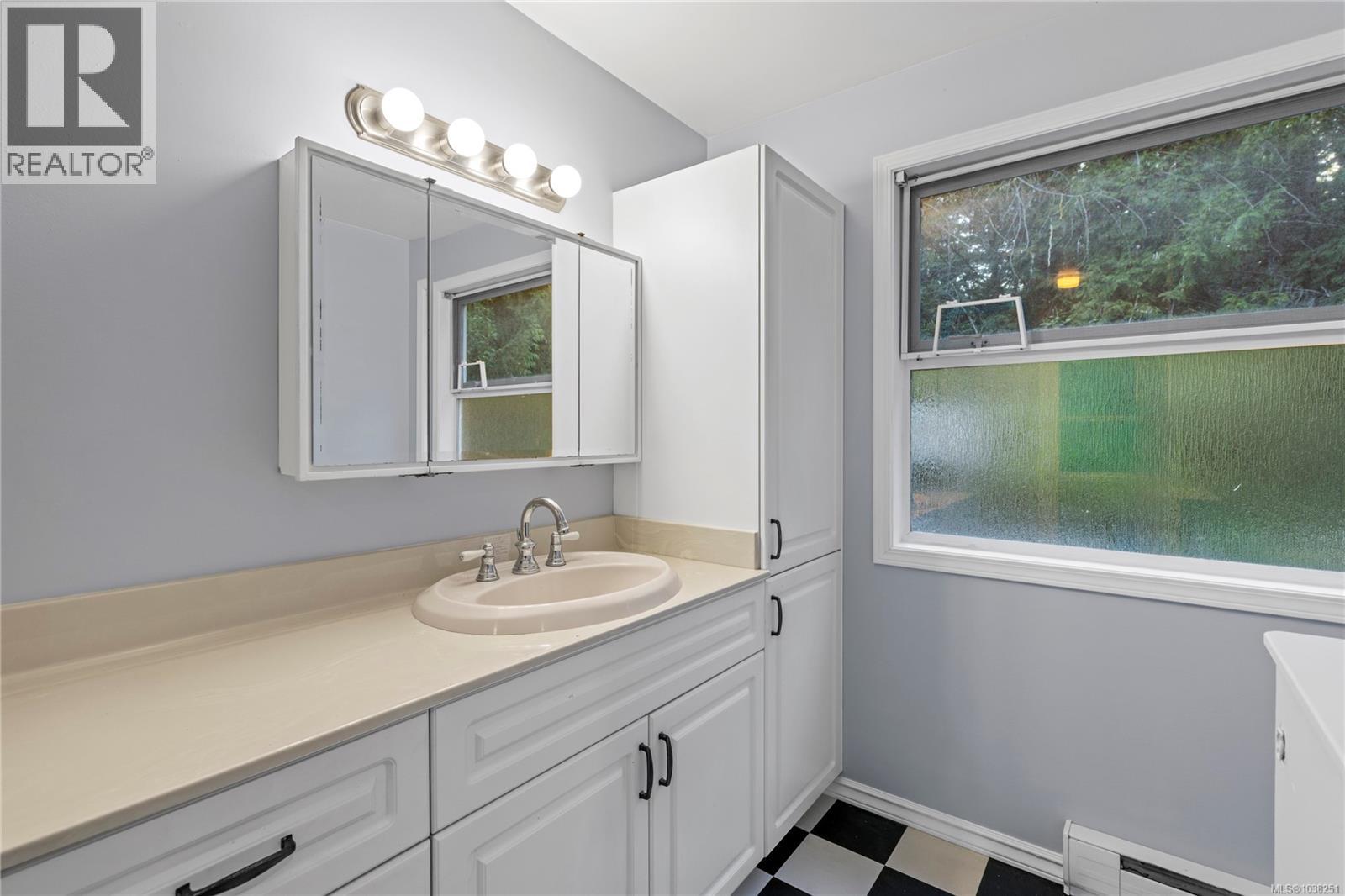 1352 Englishman River Rd - 45