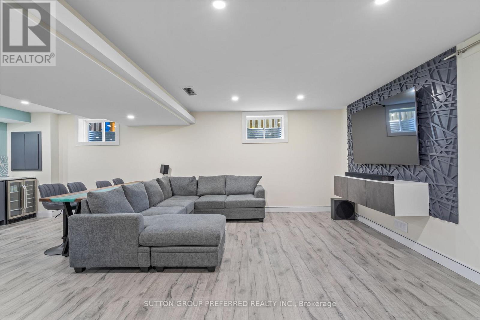 1076 SILVERFOX DRIVE - 31