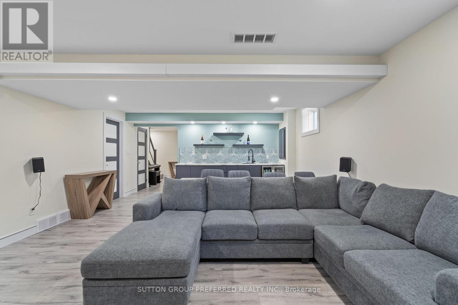 1076 SILVERFOX DRIVE - 33