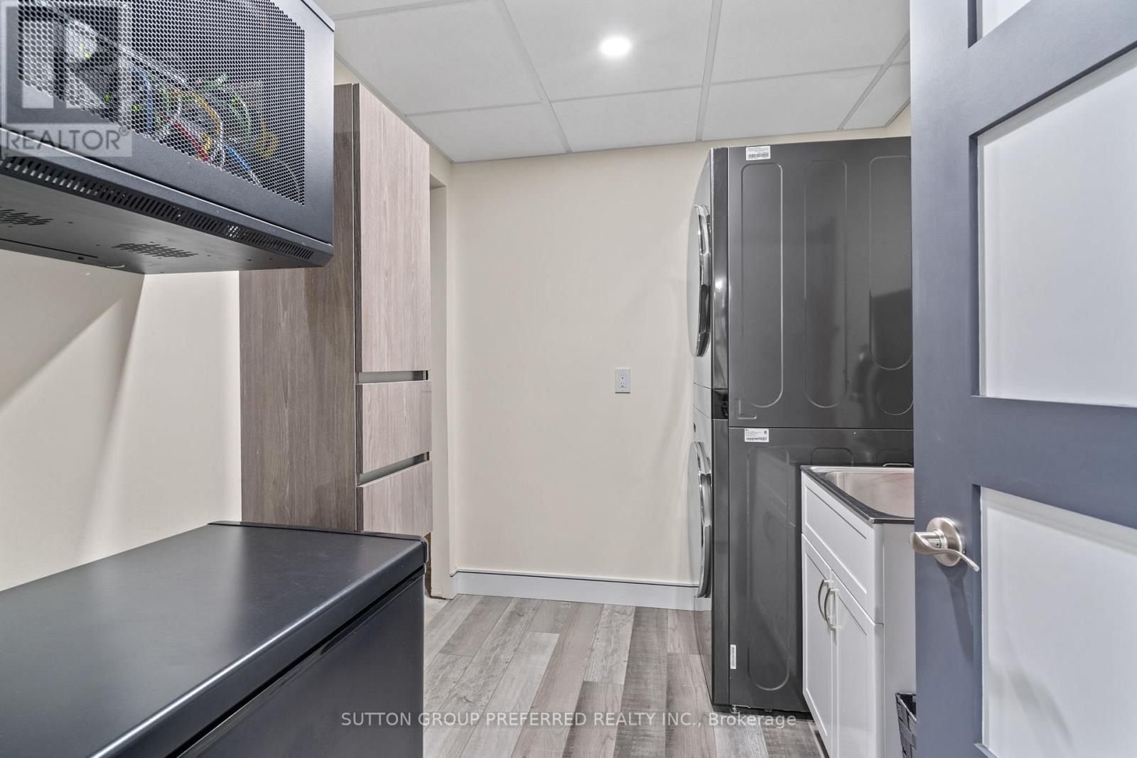 1076 SILVERFOX DRIVE - 38