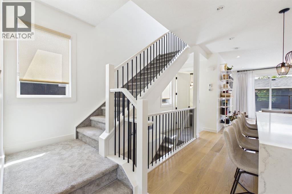 1013 Regal Crescent NE - 21