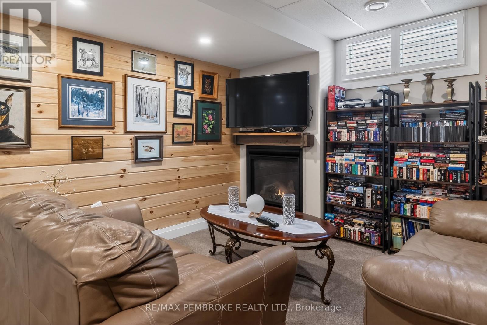 27 TERRANCE DRIVE - 19