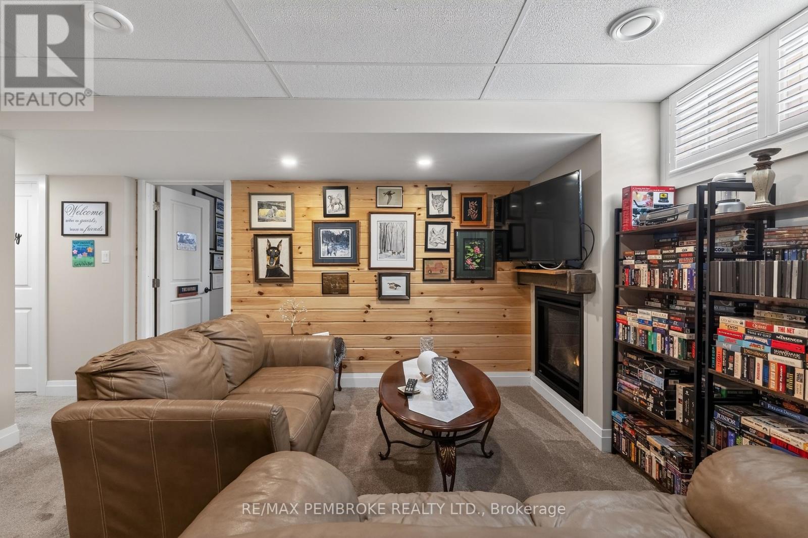 27 TERRANCE DRIVE - 21