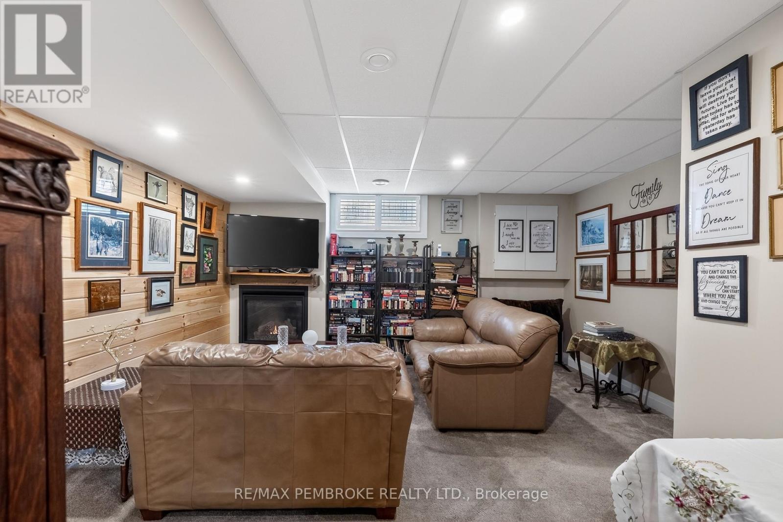 27 TERRANCE DRIVE - 22