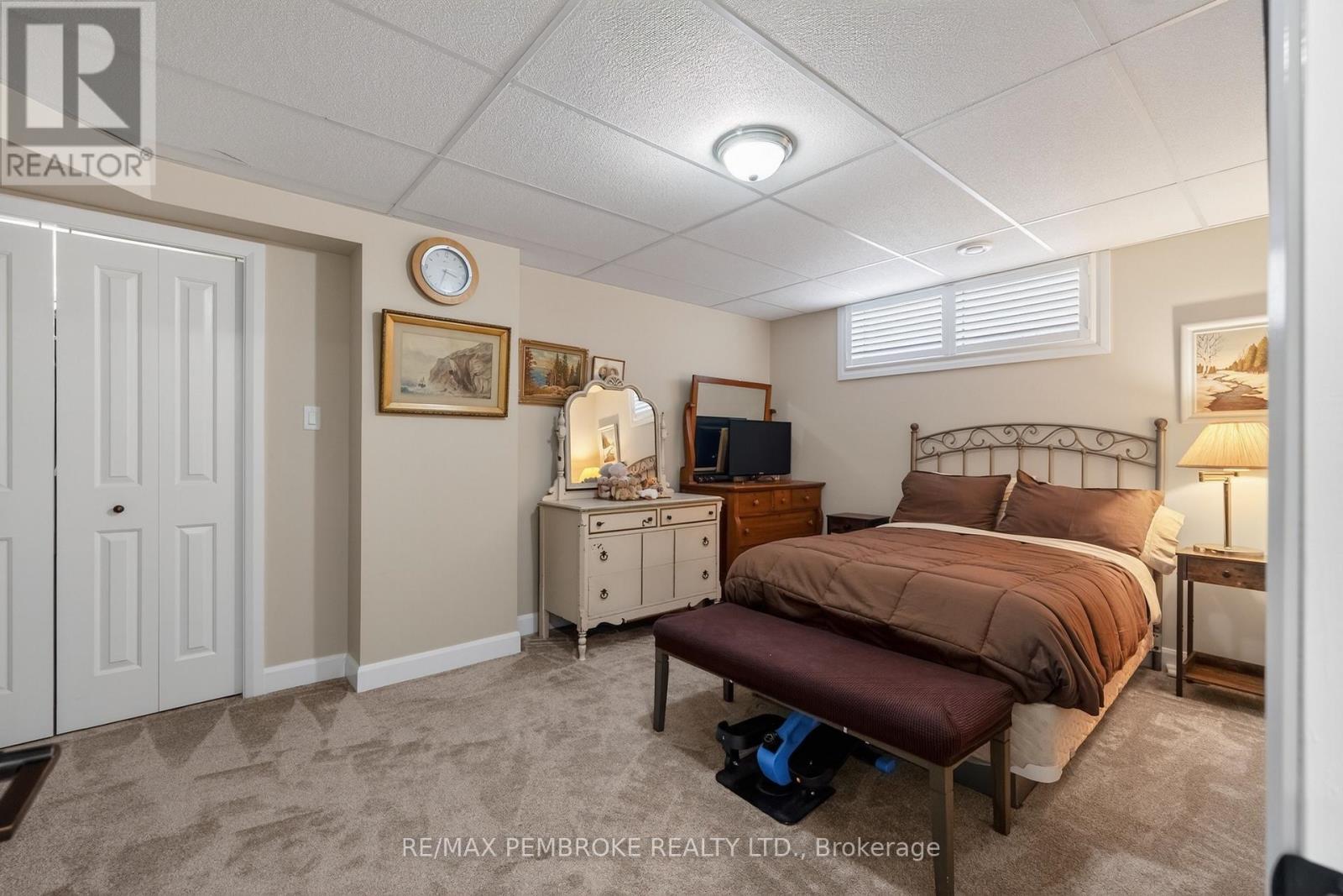 27 TERRANCE DRIVE - 25