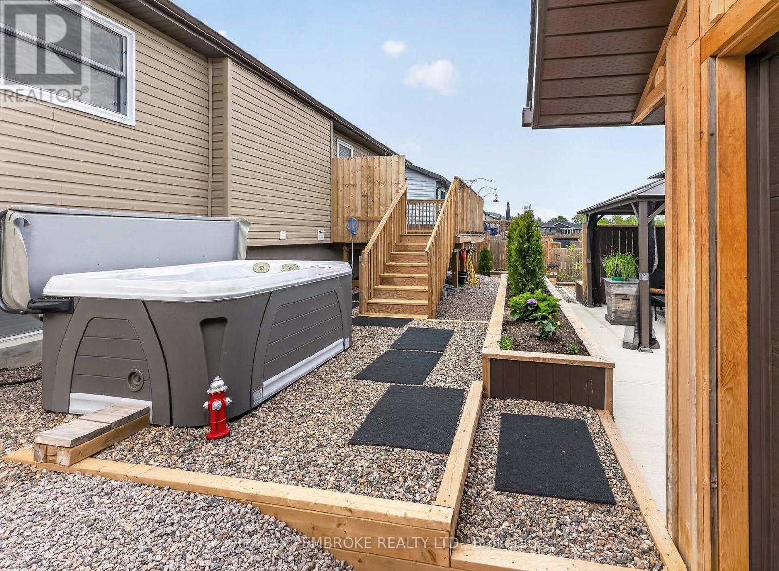 27 TERRANCE DRIVE - 34