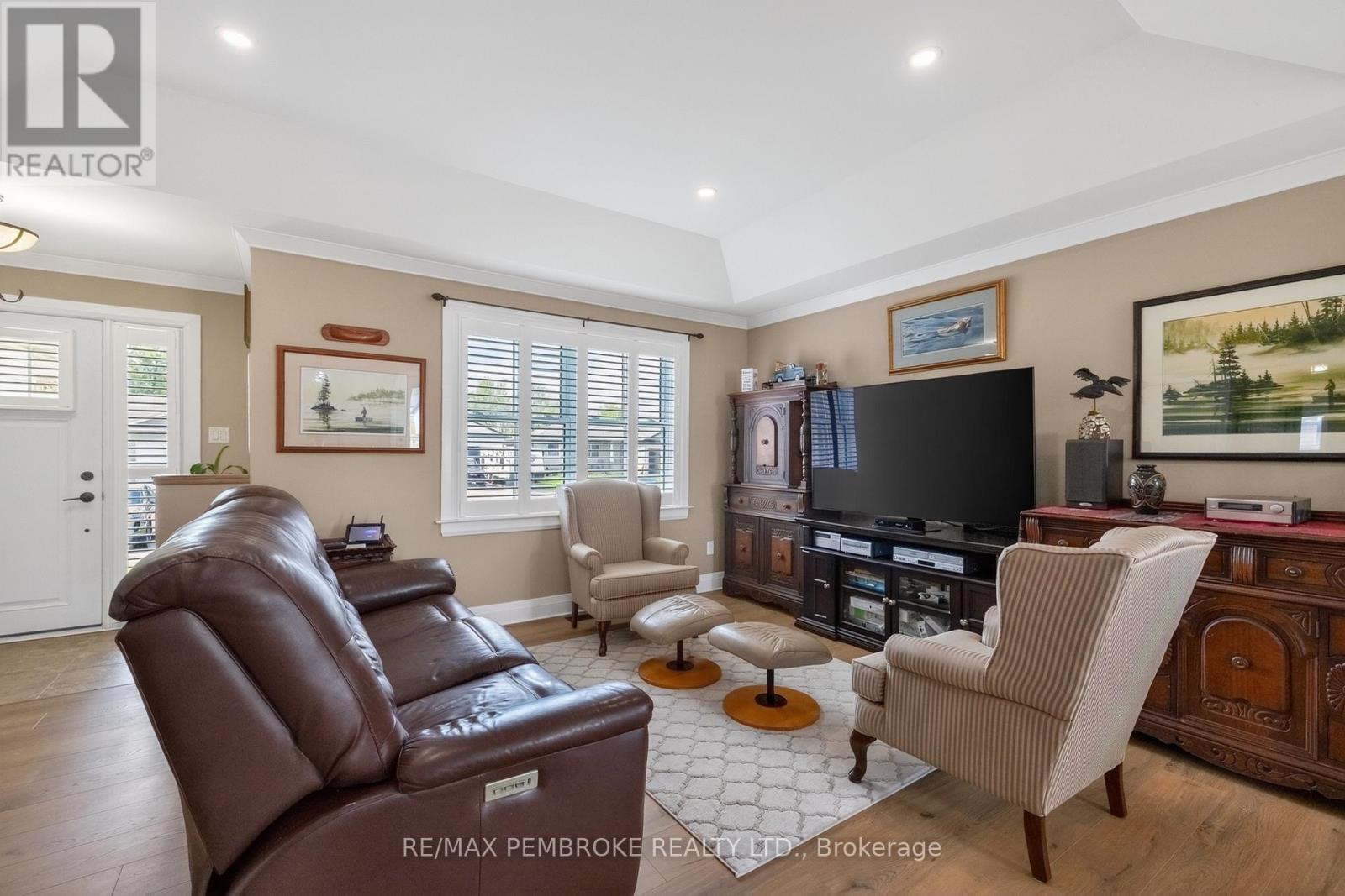 27 TERRANCE DRIVE - 4