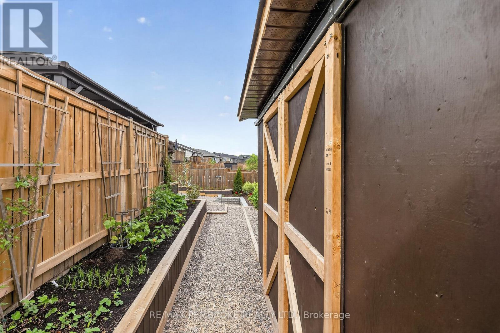 27 TERRANCE DRIVE - 43