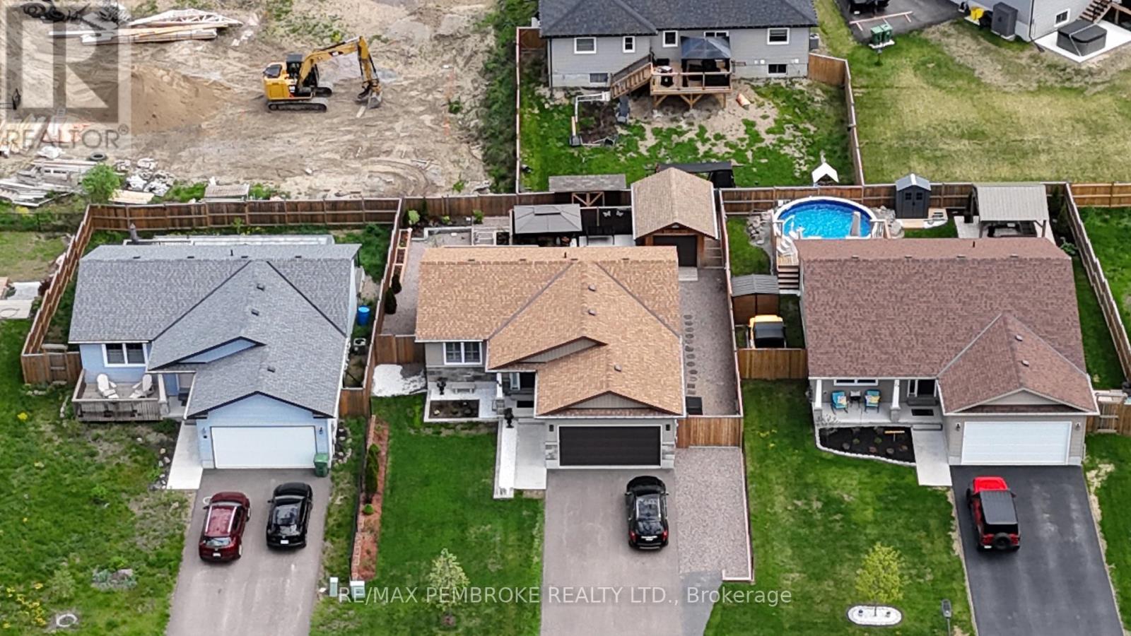 27 TERRANCE DRIVE - 44