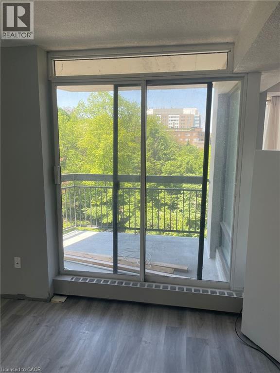 #708 150 CHARLTON Avenue E - 11