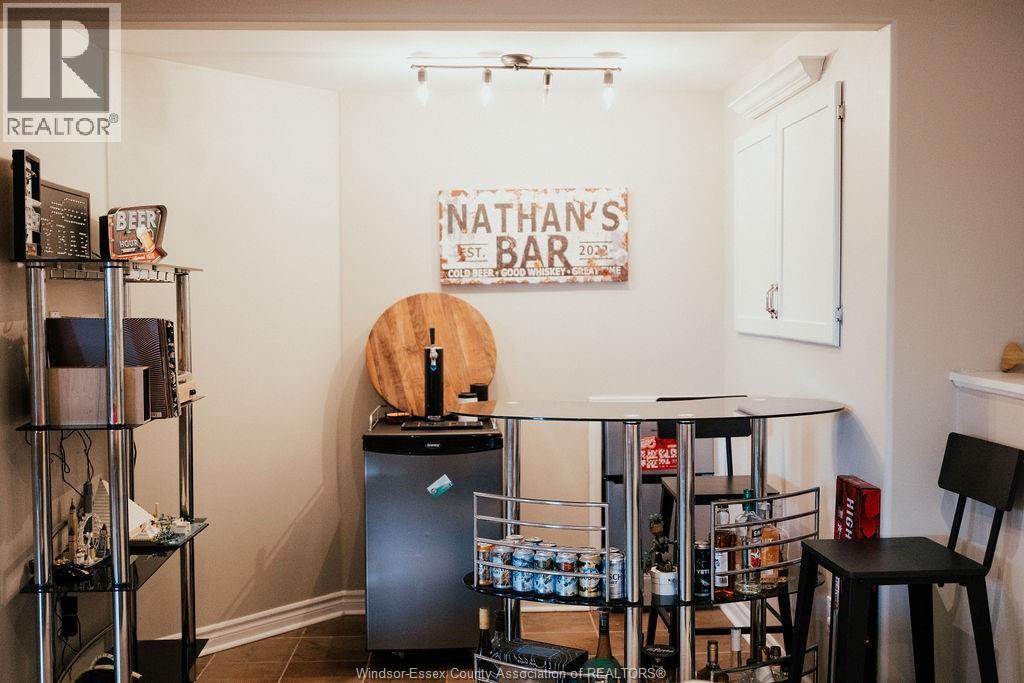 121 Queen STREET South - 27