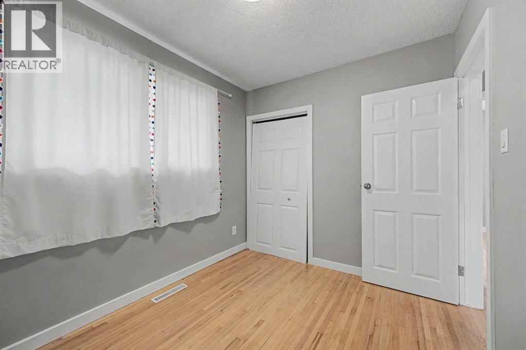 6322 37 Street SW - 12
