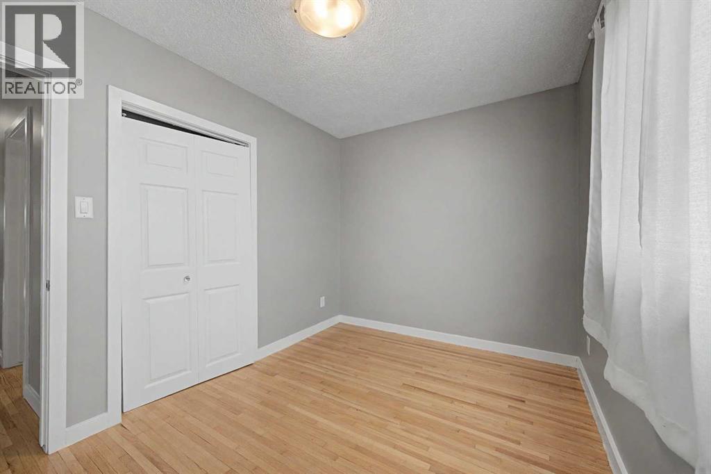 6322 37 Street SW - 16