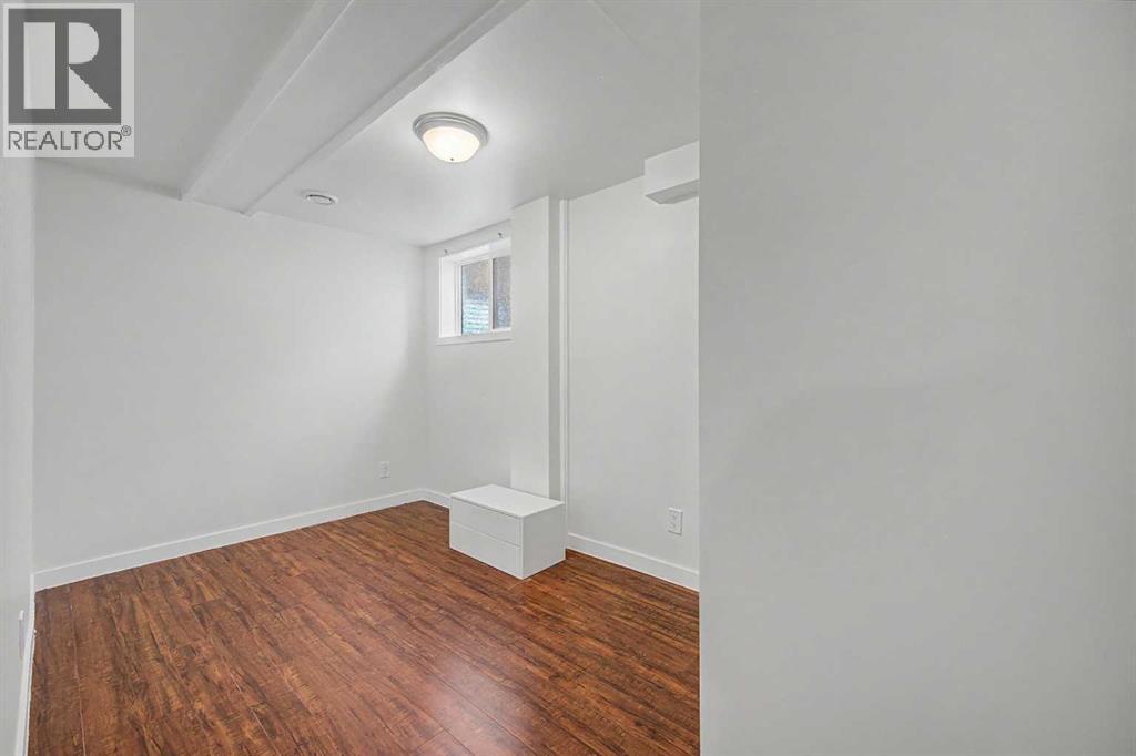 6322 37 Street SW - 26