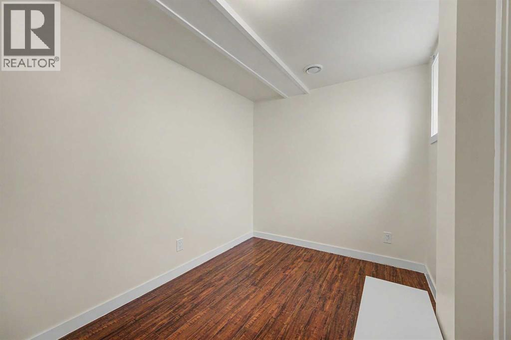 6322 37 Street SW - 28