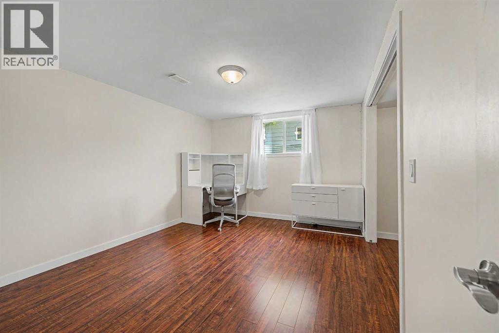 6322 37 Street SW - 29