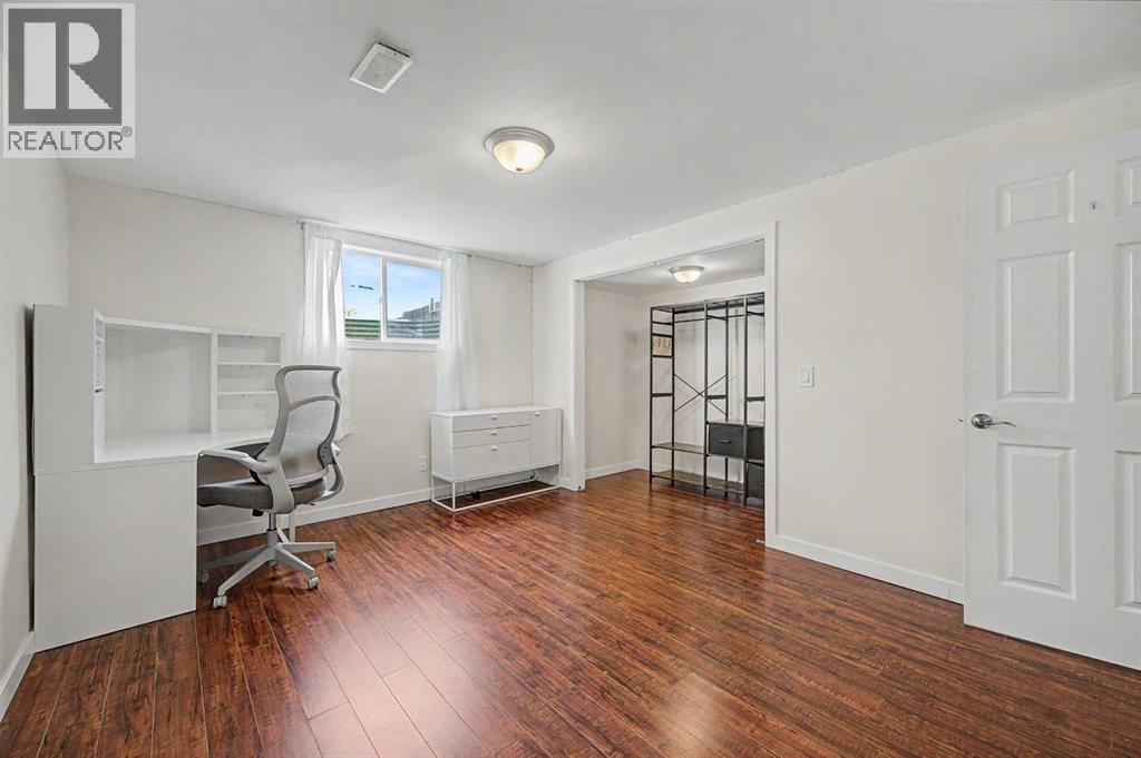 6322 37 Street SW - 30