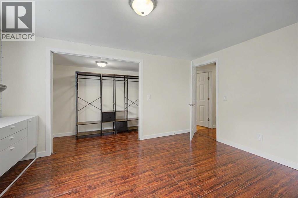 6322 37 Street SW - 31