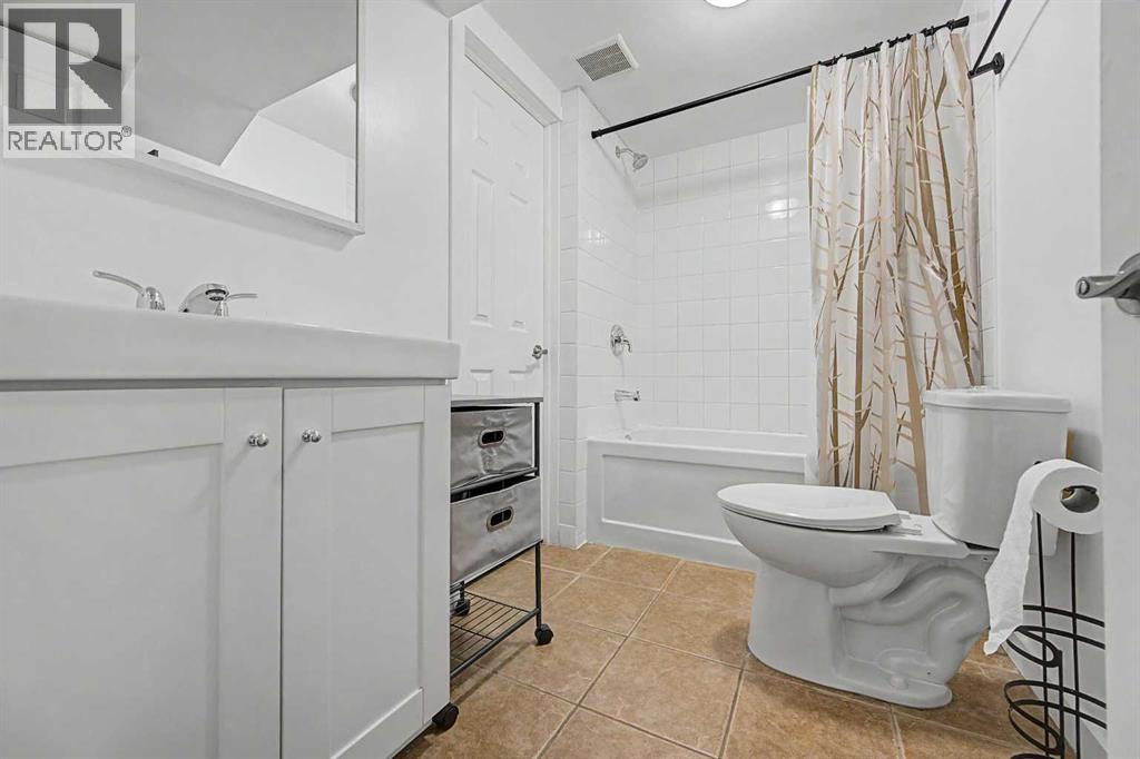 6322 37 Street SW - 32